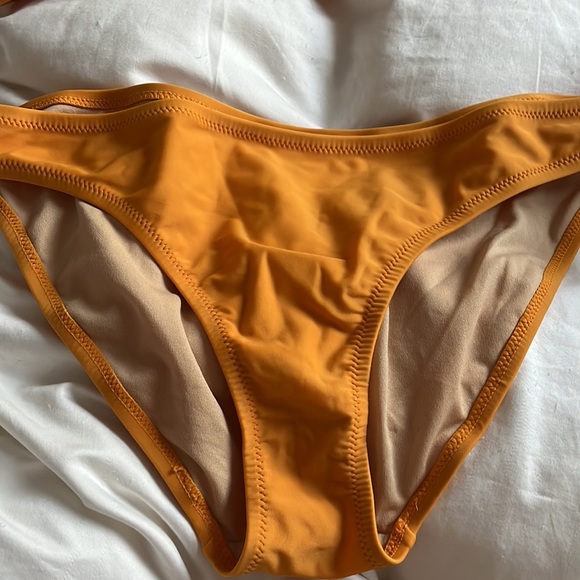 Bikini - Picture 2 of 4